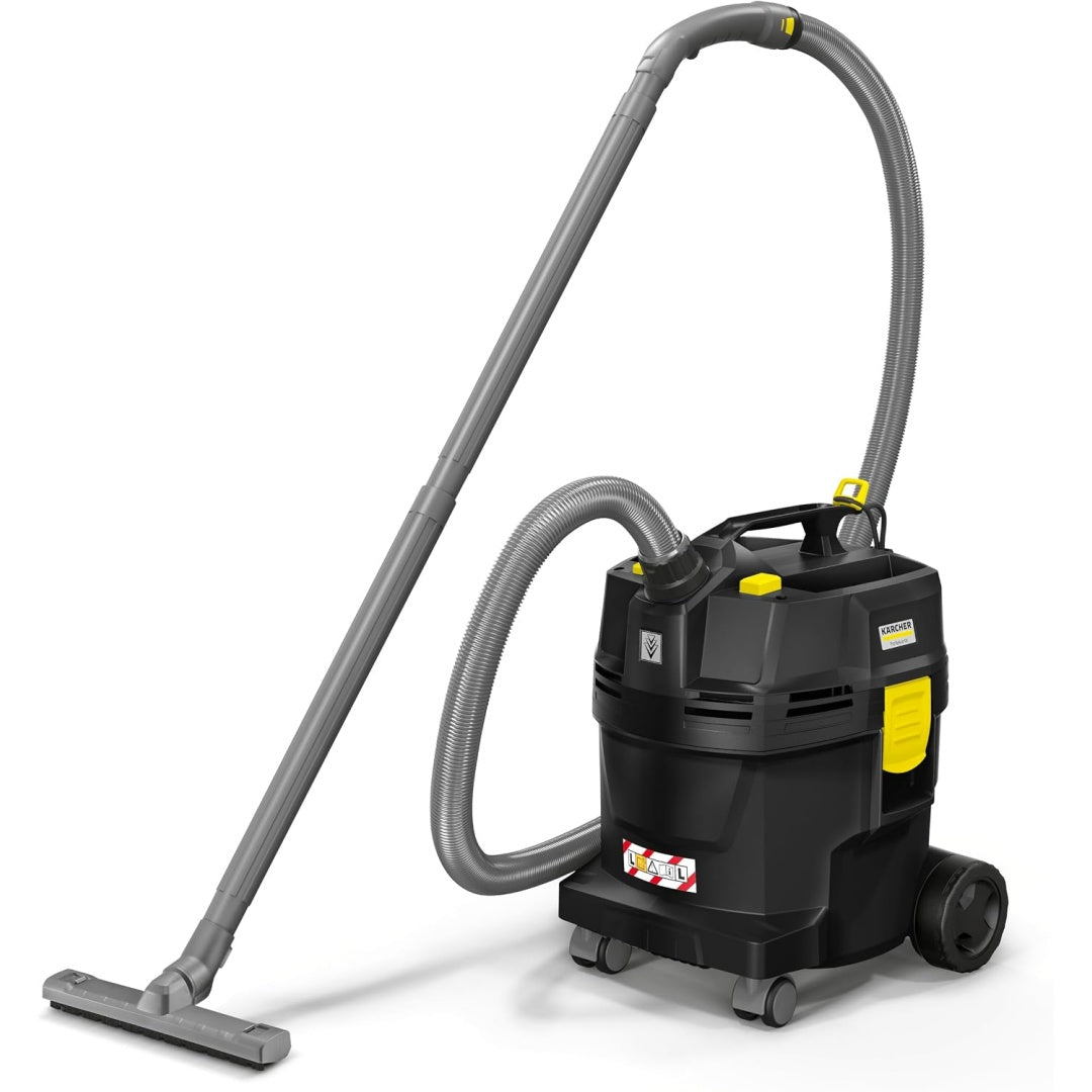 Aspirateur pour liquides et poussieres proposant l'entretien des surfaces de l'atelier